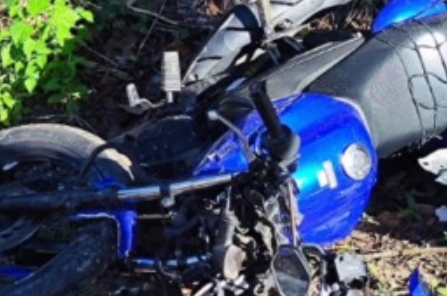 Colisão entre moto e carro deixa dois feridos em ladeira de acesso a Pindorama