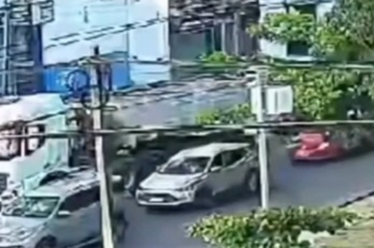 Imagens mostram momento de grave acidente com dois caminhões e três carros em Maceió
