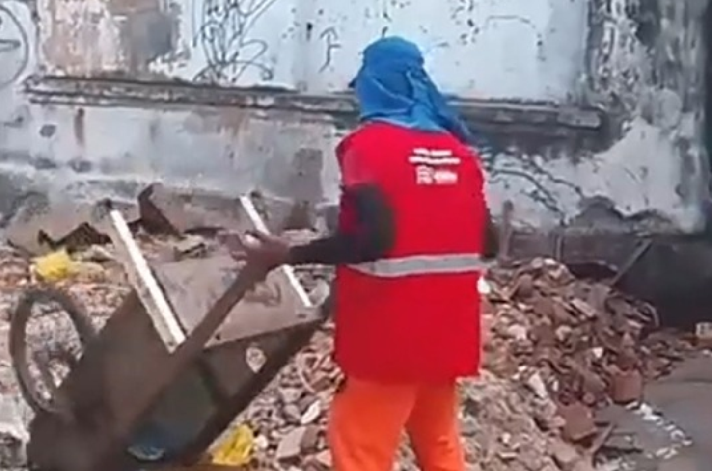 Moradores denunciam acúmulo de lixo em ponto de descarte próximo ao Mercado da Carne, em Penedo