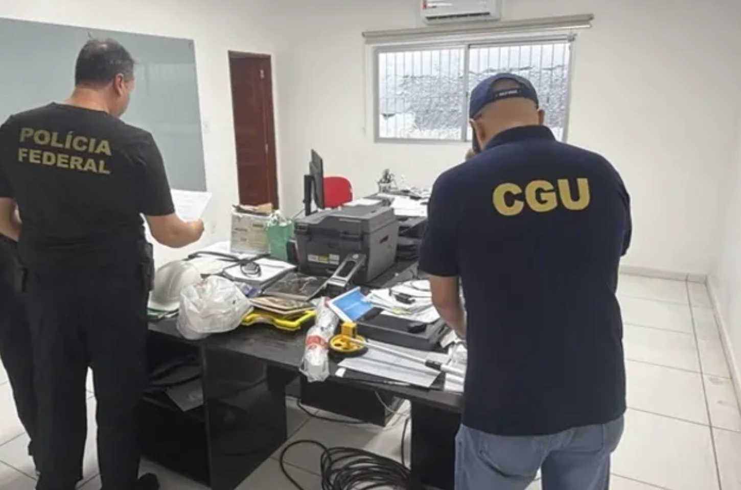 PF apreende R$ 178 mil e afasta servidores em operação que investiga desvio de verbas em Murici