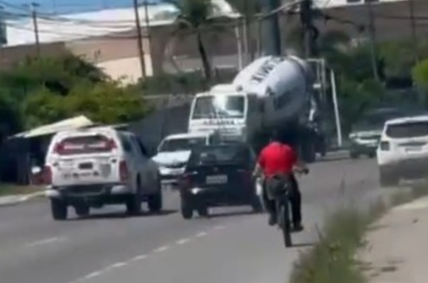 Tiroteio na Cidade Universitária deixa suspeito morto e dois feridos presos em Maceió