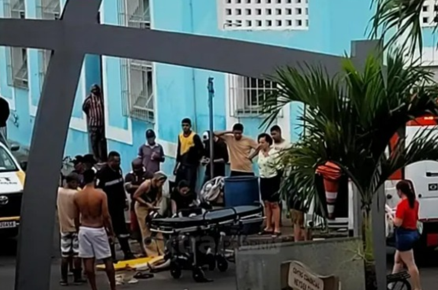 Acidente deixa mulher ferida após ser atingida por carro no centro de Propriá