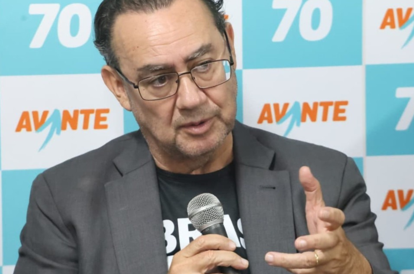 Augusto Cury ganha 1 milhão de seguidores em 24 horas e vira sensação nas redes