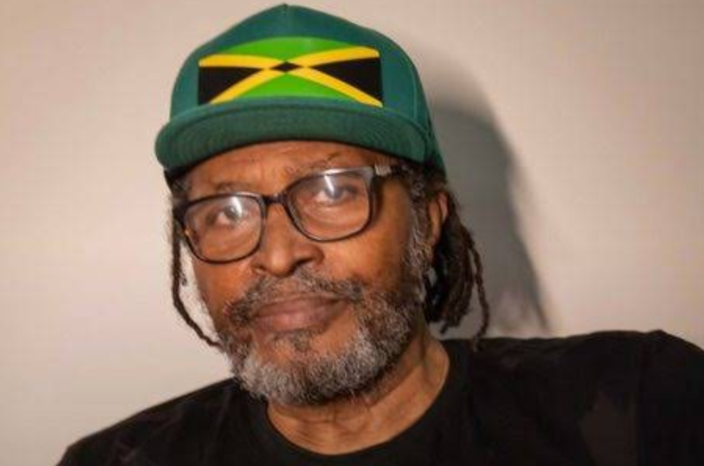 Cantor Edson Gomes é internado na UTI após passar mal depois de show na Bahia