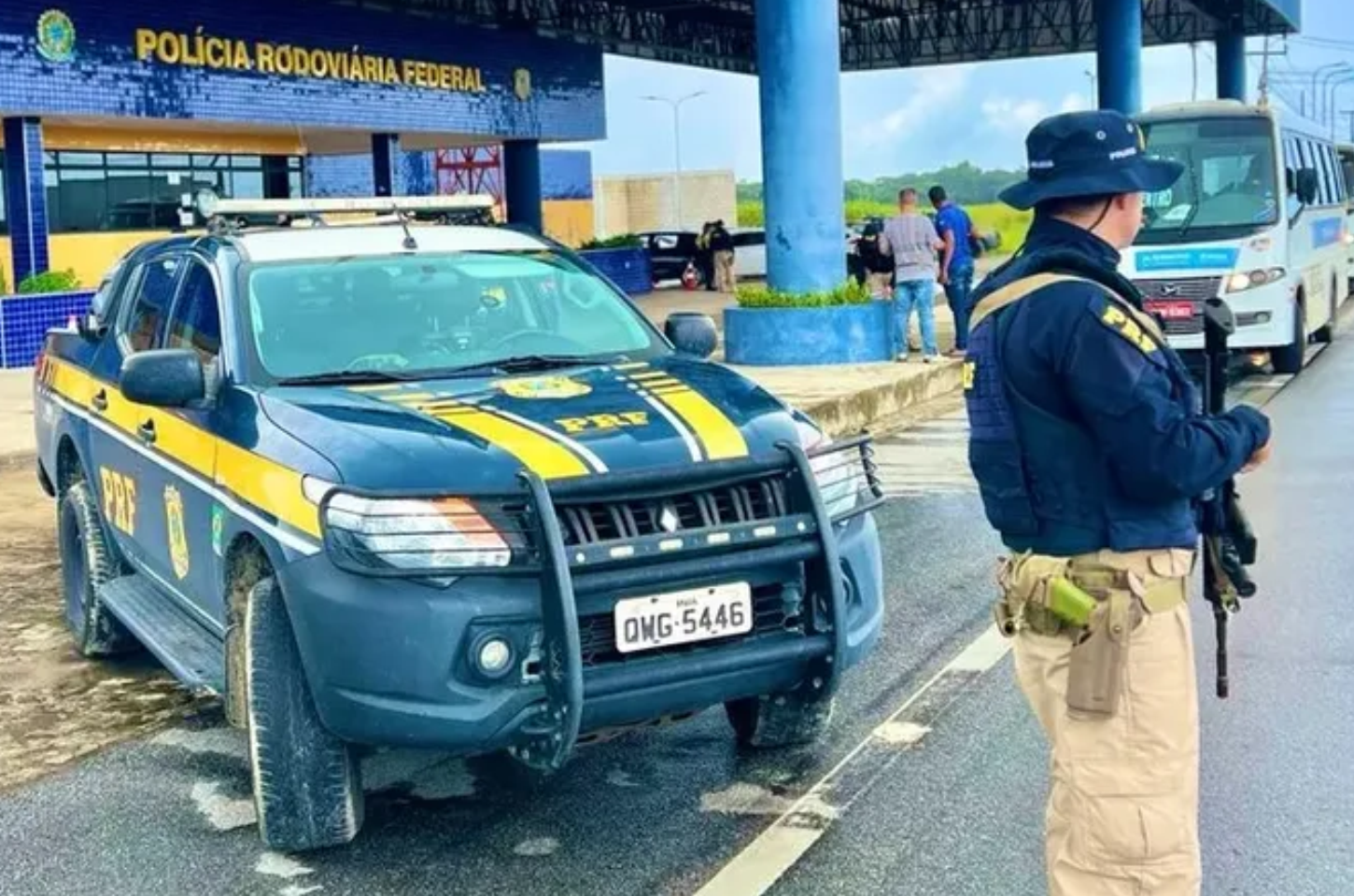 Cão farejador encontra 31,4 kg de maconha em ônibus com destino a Maceió