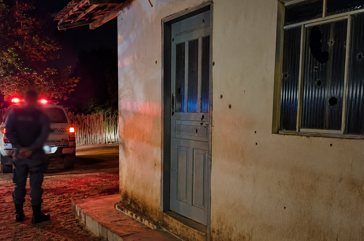 Casa é alvo de disparos de arma de fogo em Porto Real do Colégio