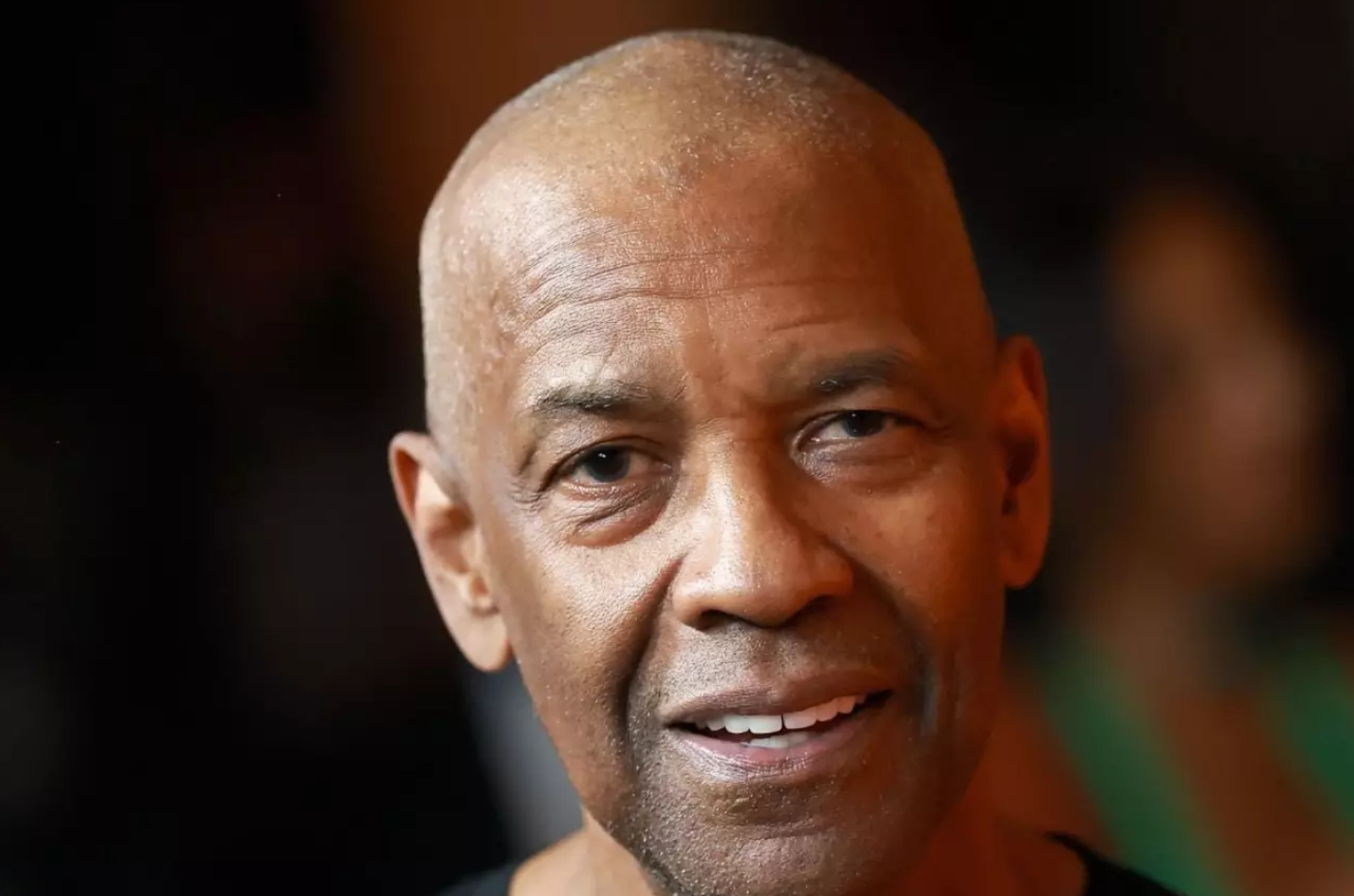 Denzel Washington revela que está sóbrio há mais de uma década após deixar o álcool