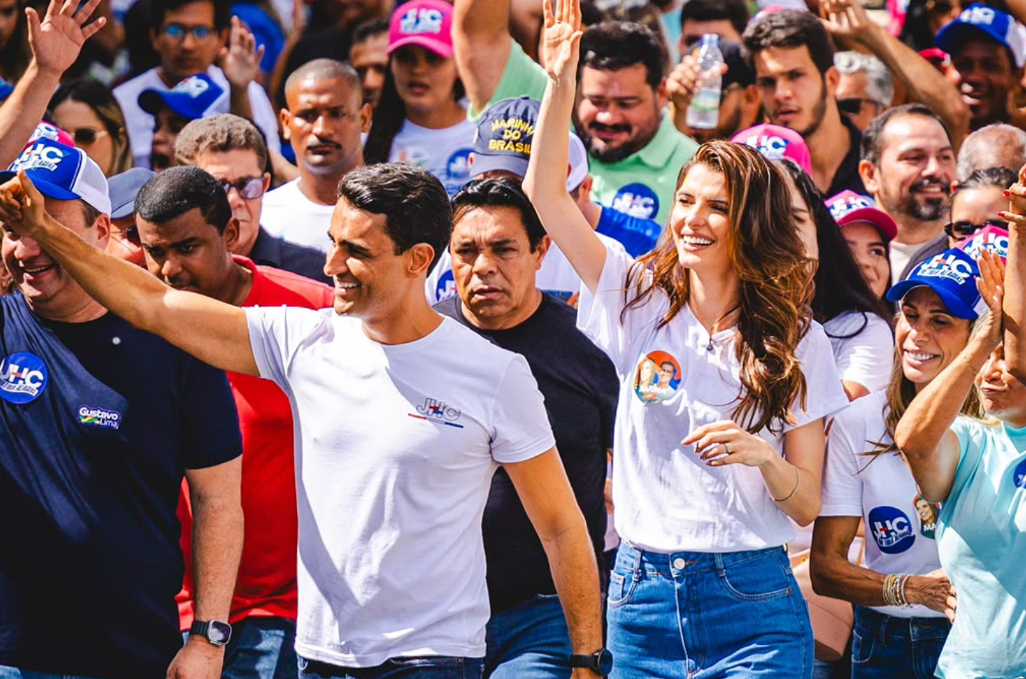 JHC percorre feira de Teotônio Vilela, ouve a população e reforça compromisso com geração de empregos no interior