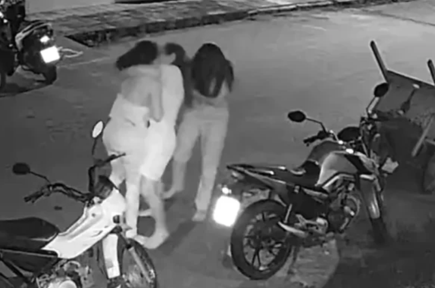 Mãe tenta impedir que filha seja assassinada por enfermeira em Alagoas