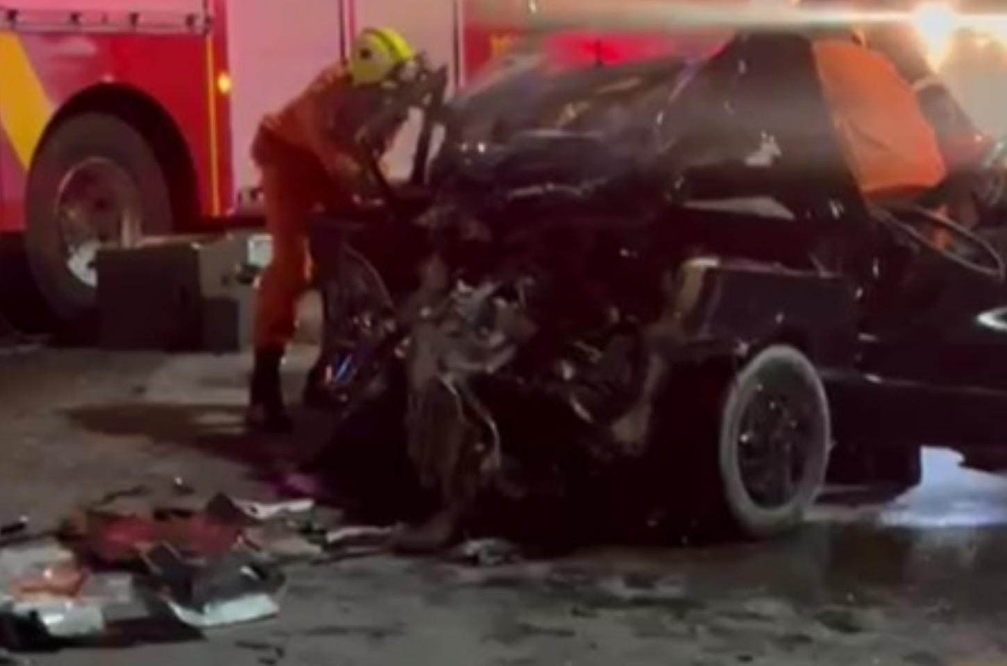 Motorista fica preso às ferragens após colisão com caminhão na BR-104