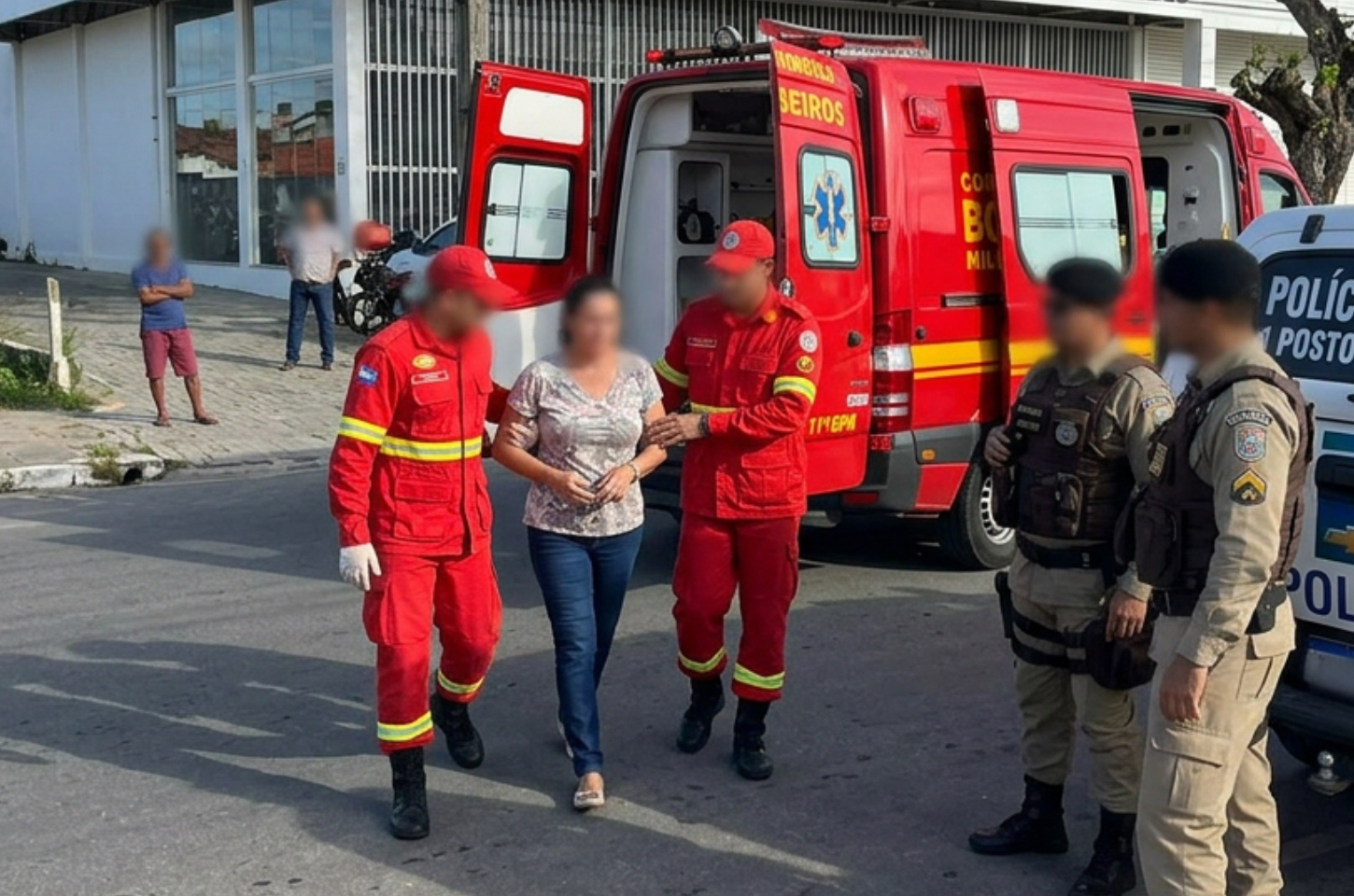 Polícia presta apoio ao Corpo de Bombeiros durante atendimento a mulher em surto em Penedo