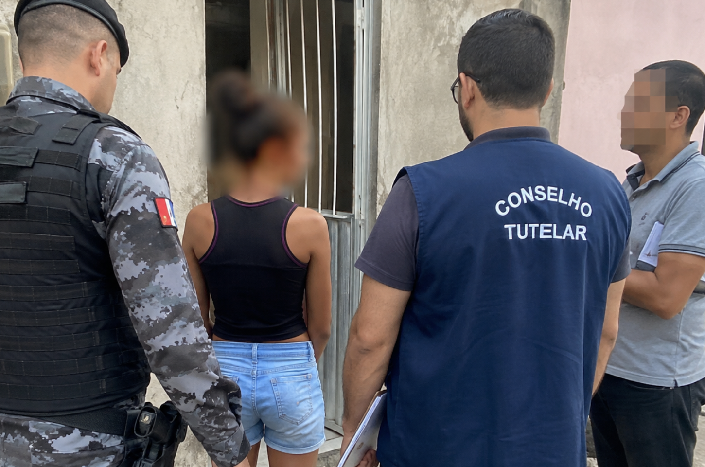 Polícia realiza buscas para cumprir mandado de internação de adolescente, mas jovem não é localizada