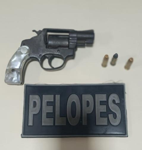 Suspeito tenta fugir durante abordagem e policial localiza arma de fogo em Penedo