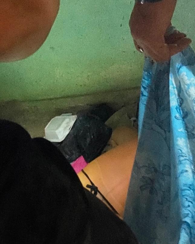 Vítima identificada como Jéssica foi surpreendida dentro de casa por dois homens que teriam chegado ao local em uma motocicleta