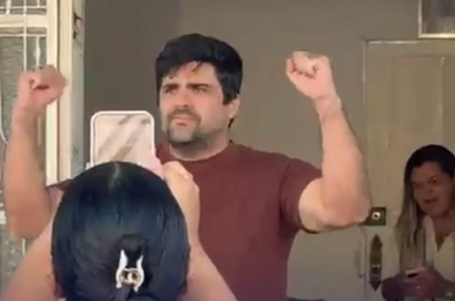 Tensão marca mudança na Prefeitura de Piaçabuçu; Wisney André consegue entrar na sede e assume comando do município