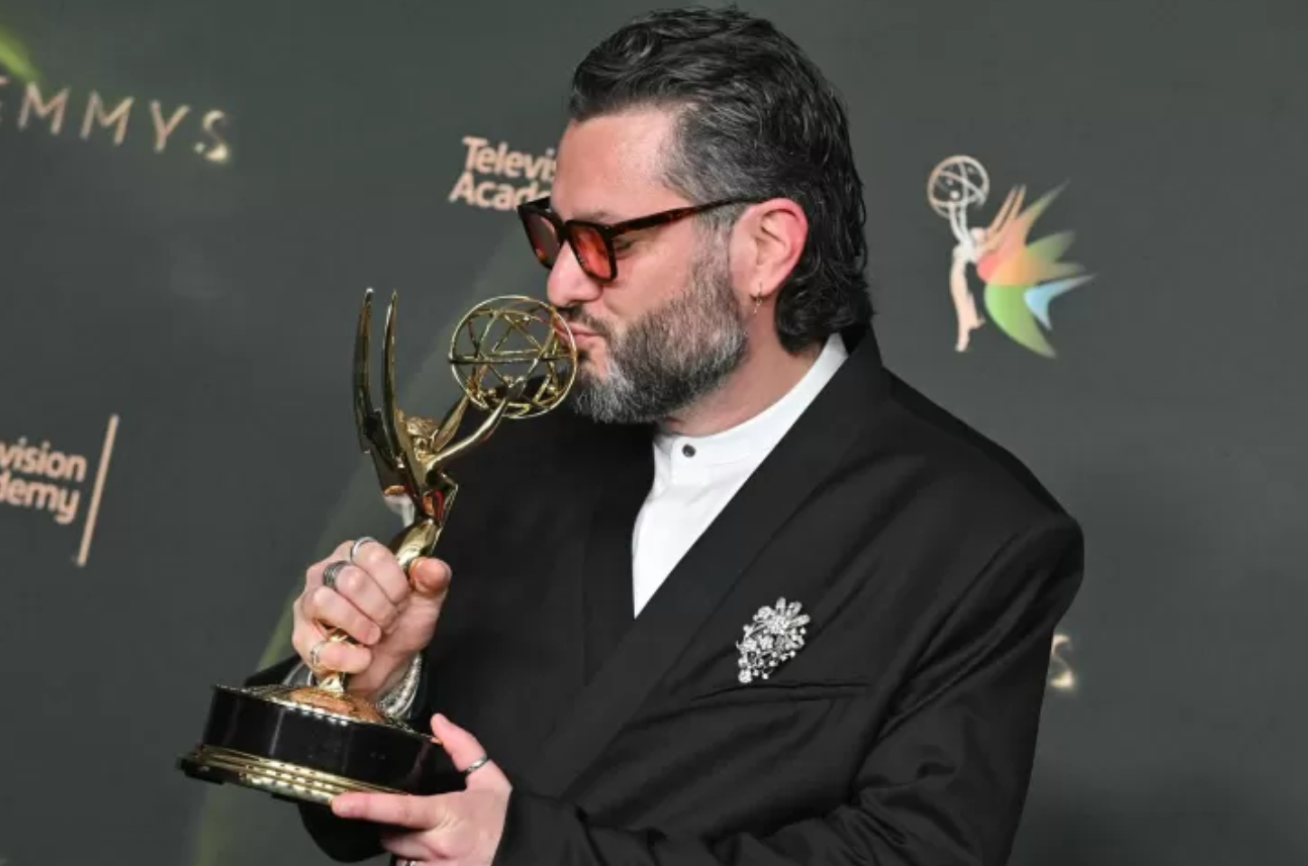 Brasileiro Miguel Gandelman vence Emmy pela direção musical do show de Bad Bunny