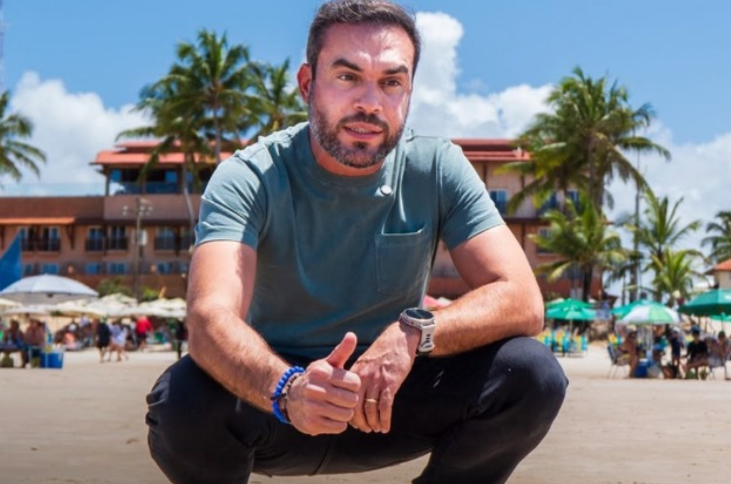 Davi Maia acompanha manchas de óleo na Praia do Francês e cobra investigação sobre origem