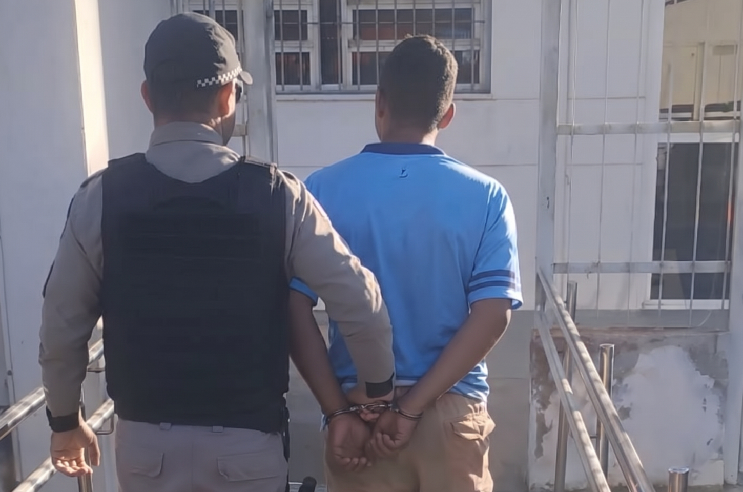 Homem é preso após agredir companheira e duas crianças em Botafogo, em Coruripe