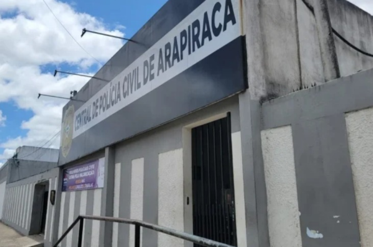 Homem é preso após incendiar a própria casa e tentar agredir policial militar