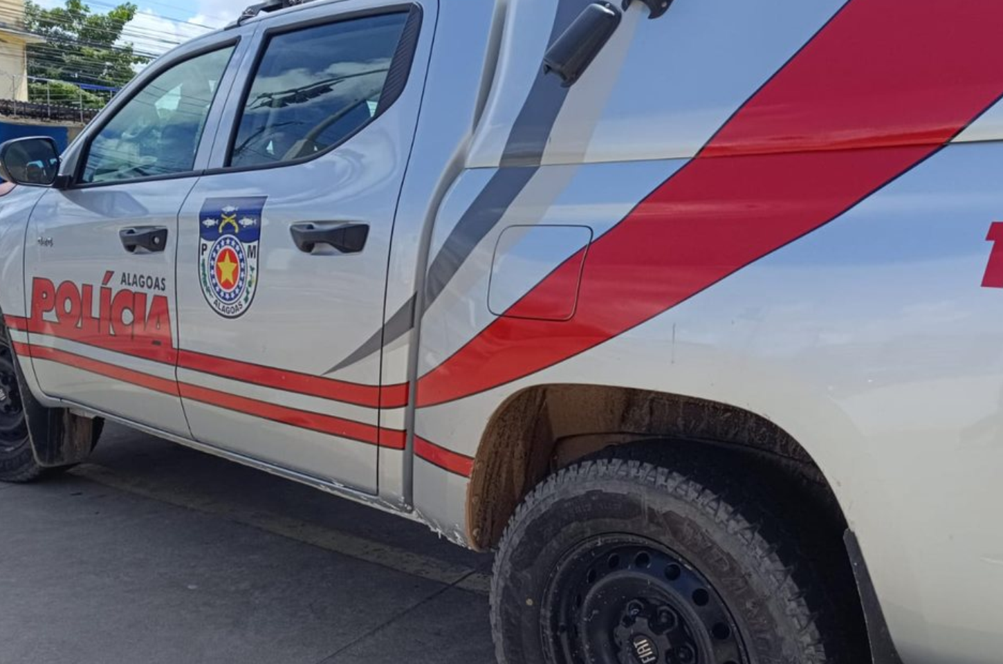 Maceió: homem é assassinado a tiros após descer grota para comprar maconha