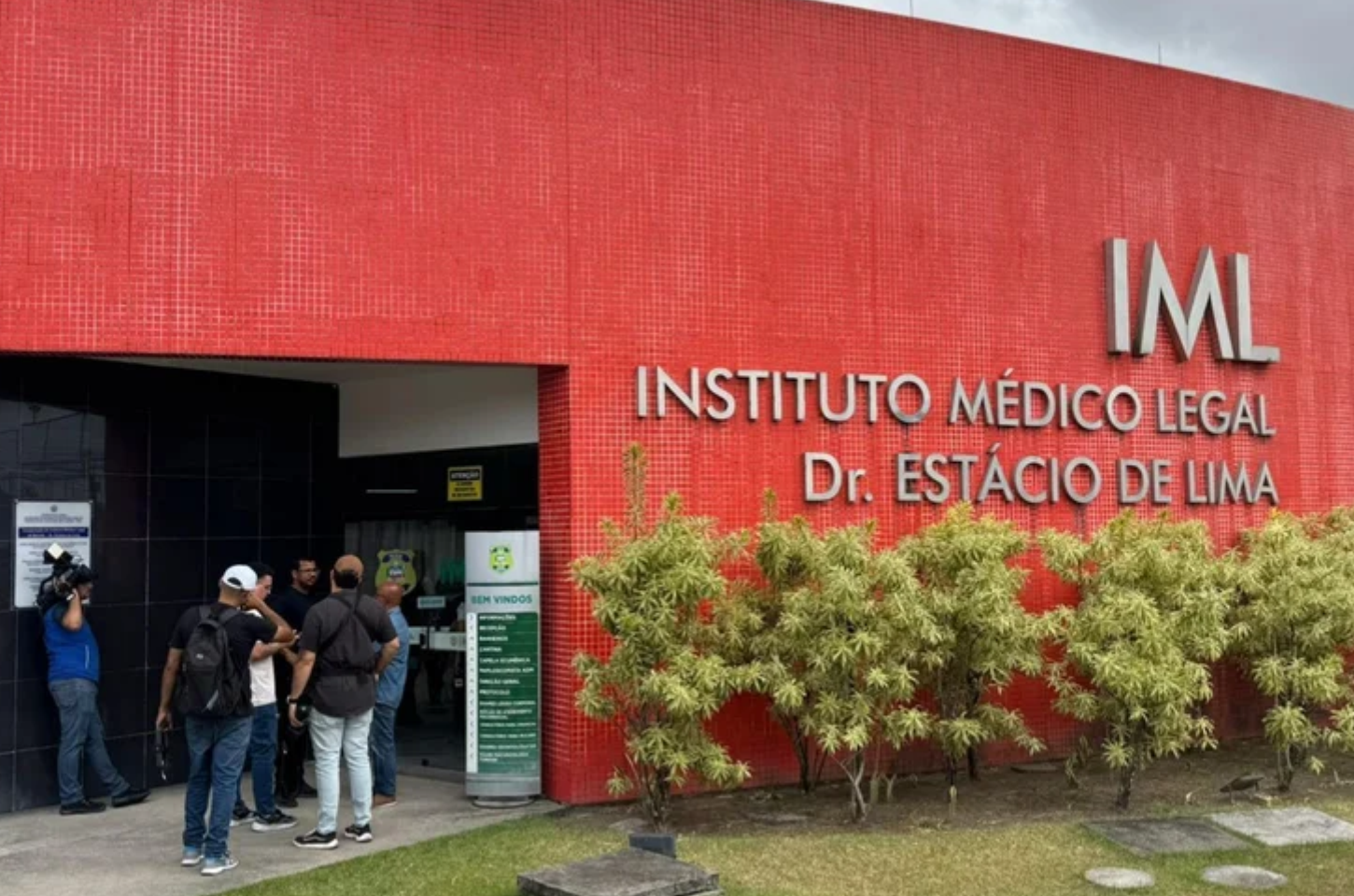Mulher é encontrada morta com ferimento na cabeça em terreno no Benedito Bentes