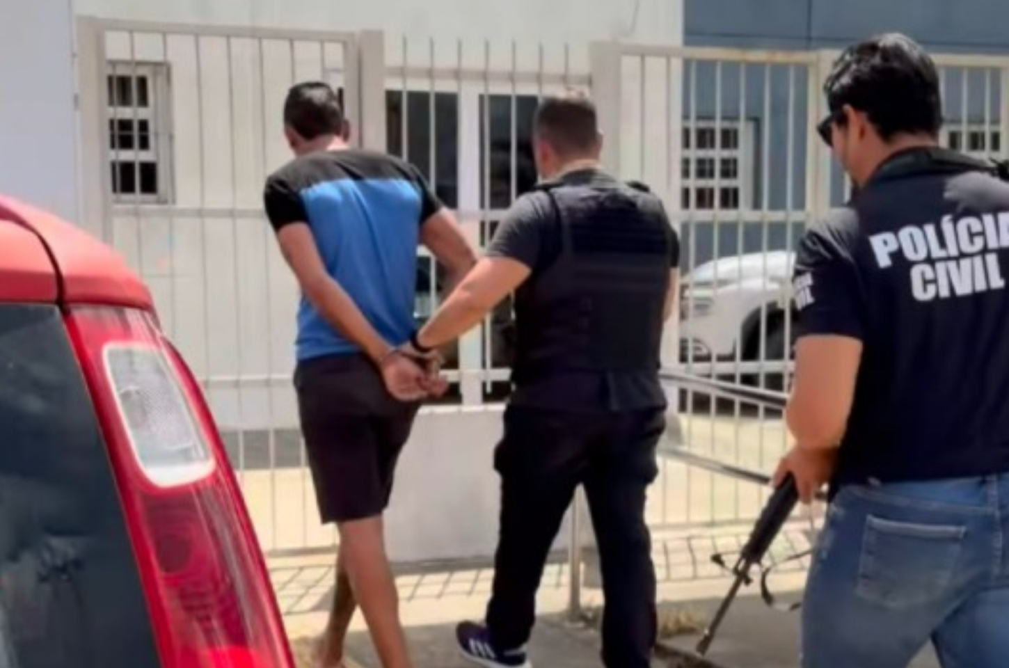 Polícia prende suspeito de envolvimento em homicídio durante perseguição em São Sebastião