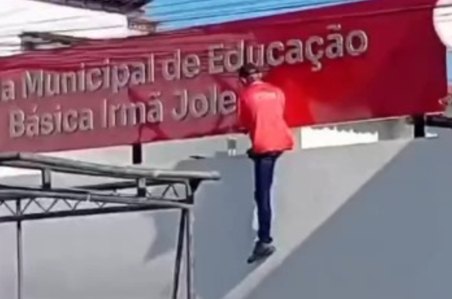 Após repercussão, identificação da Escola Irmã Jolenta passa por revisão em Penedo