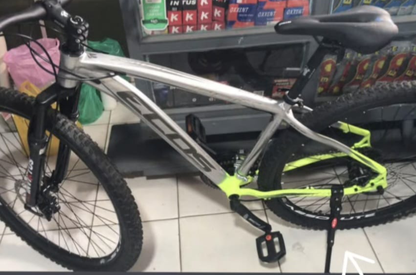 Bicicleta aro 29 é furtada no estacionamento do Supermercado Vital, em Penedo