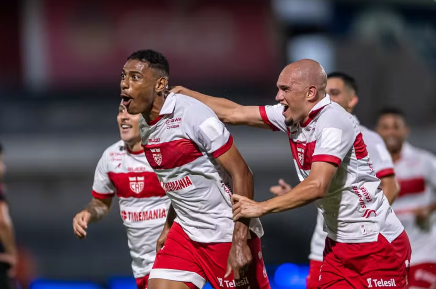 CRB vence Atlético-GO por 3 a 1 e cola no G-6 da Série B