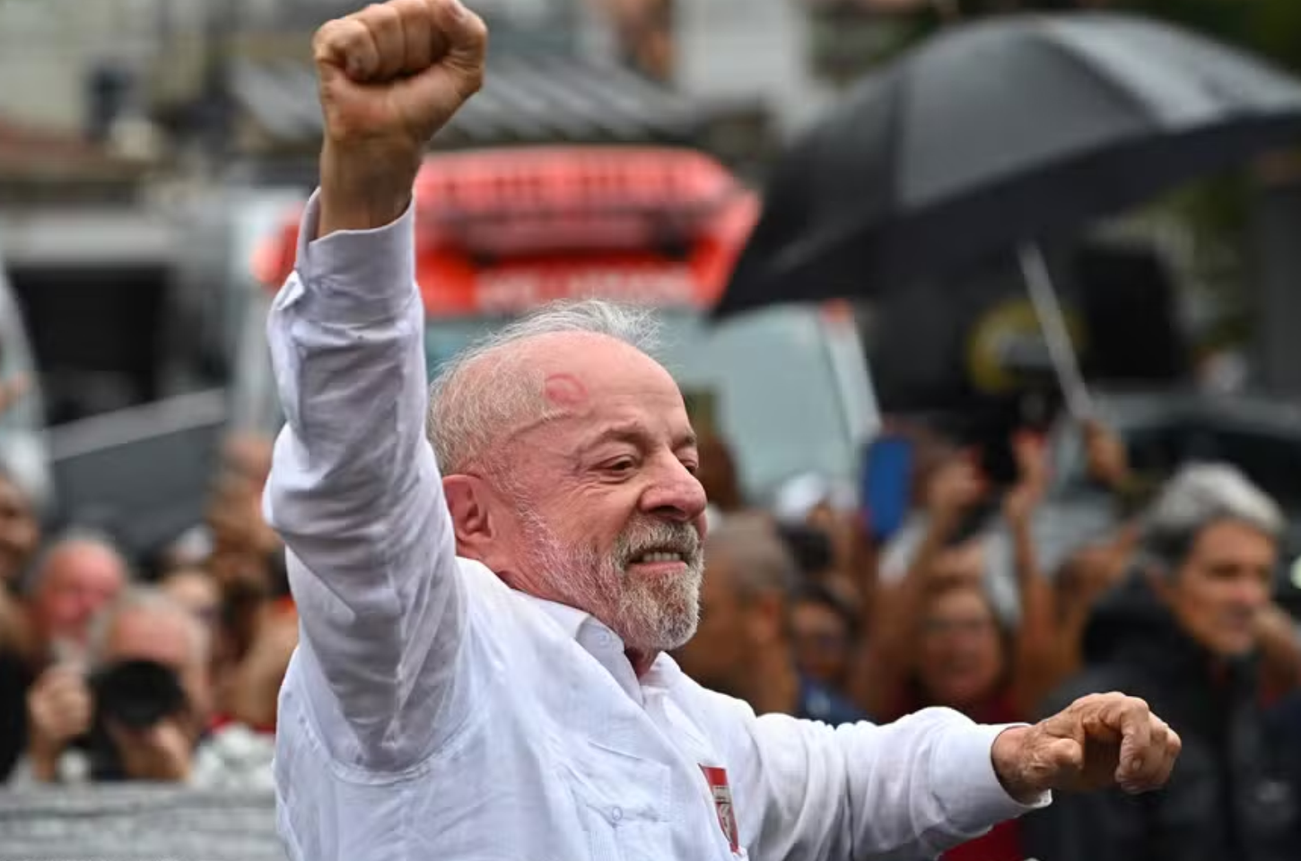 Em virada histórica, Lula derrota Flávio e chega ao quarto mandato como presidente do Brasil