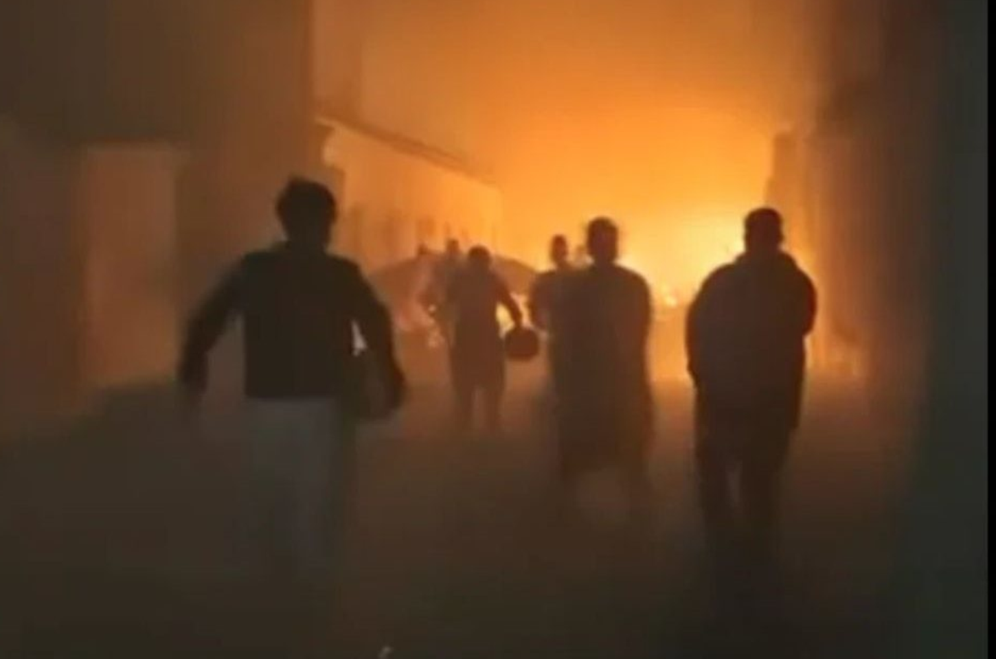 Explosões em imóvel que armazenava fogos de artifício provocam incêndio e atingem casas em Arapiraca