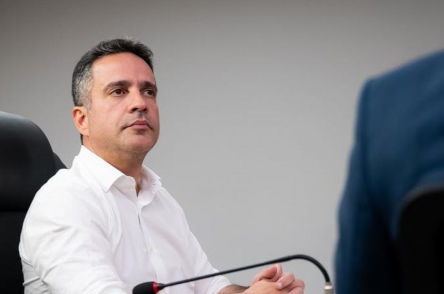 Governo Paulo Dantas coloca terreno à beira-mar à venda por R$ 1,8 milhão mesmo com área invadida
