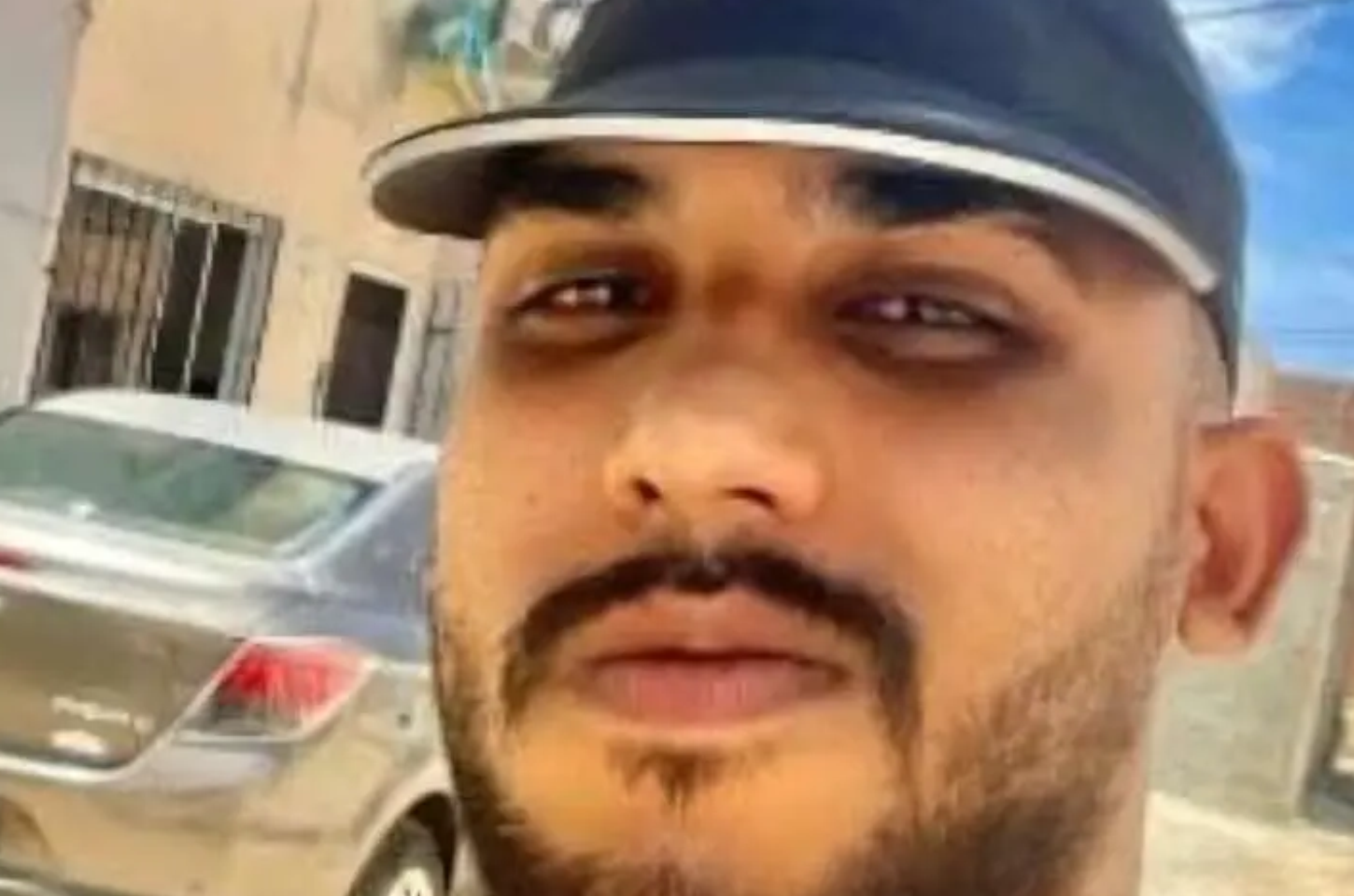 Homem é encontrado morto em canavial após ser retirado de casa; algemas são encontradas ao lado do corpo