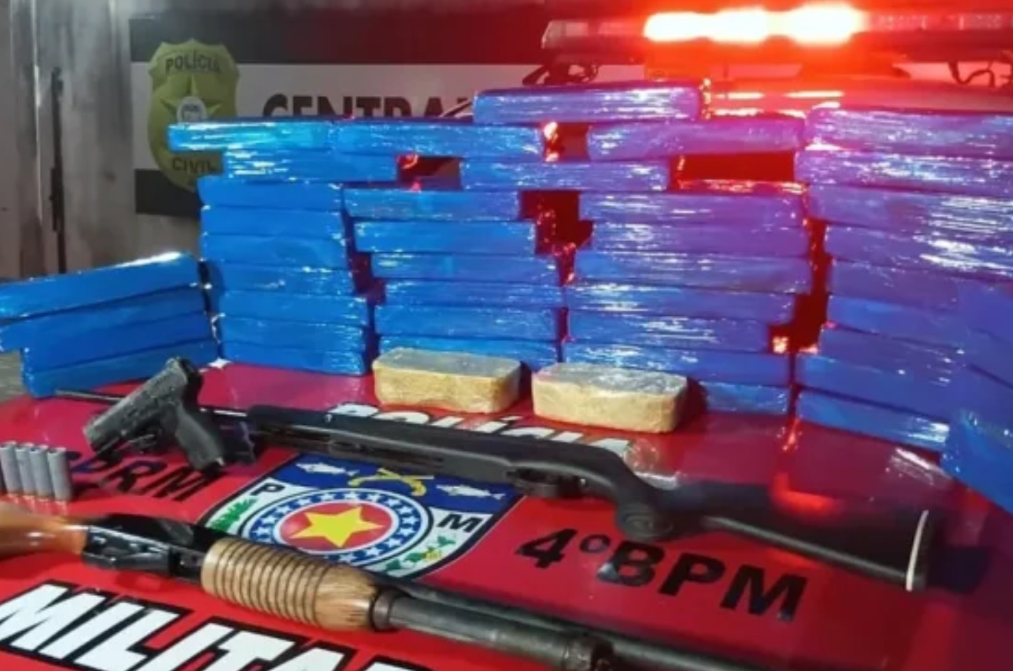 Homem é preso com 36 kg de drogas e armas após denúncia de ameaça contra o próprio irmão em Maceió
