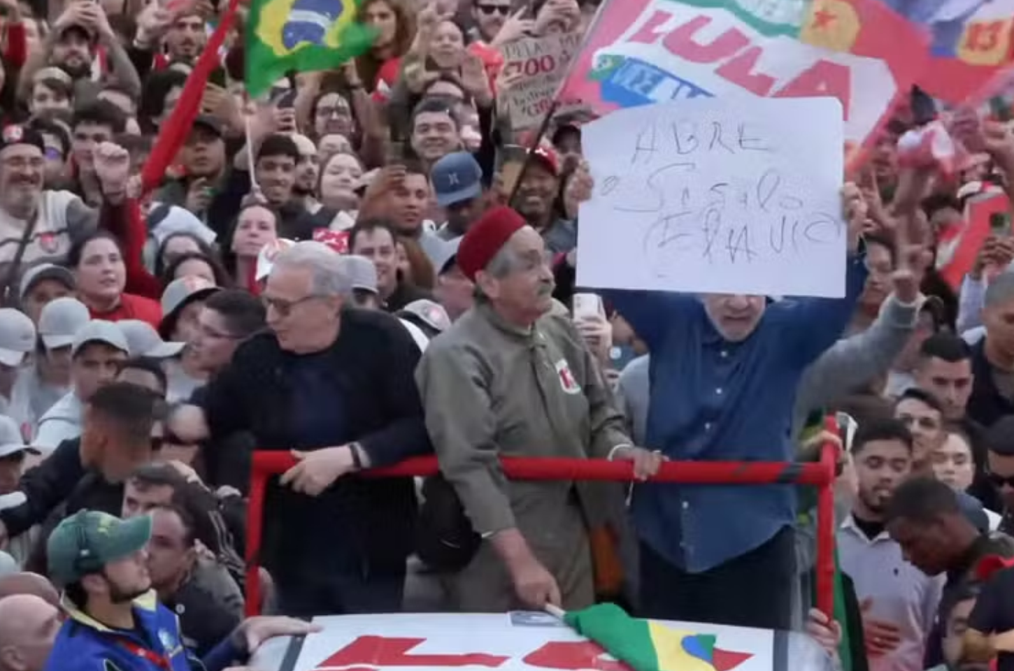 LULA ANUNCIA ABERTURA DE SIGILOS AO TSE E DESAFIA FLÁVIO BOLSONARO A FAZER O MESMO