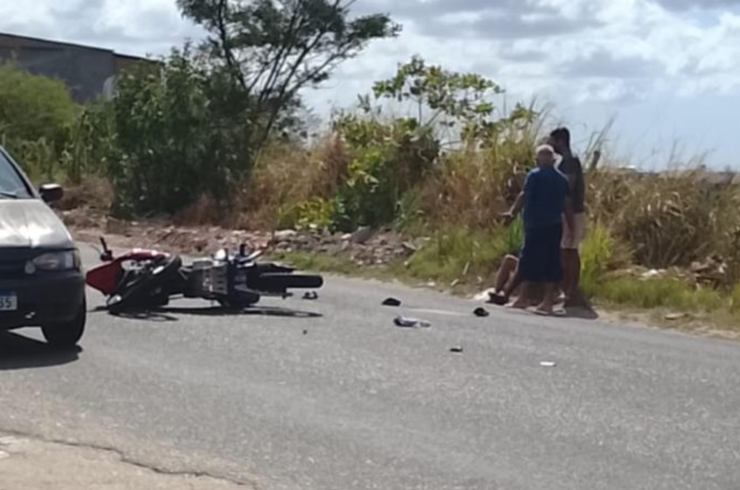 Mais um acidente envolvendo carro e moto é registrado na Avenida Mário Freire Leahy, em Penedo