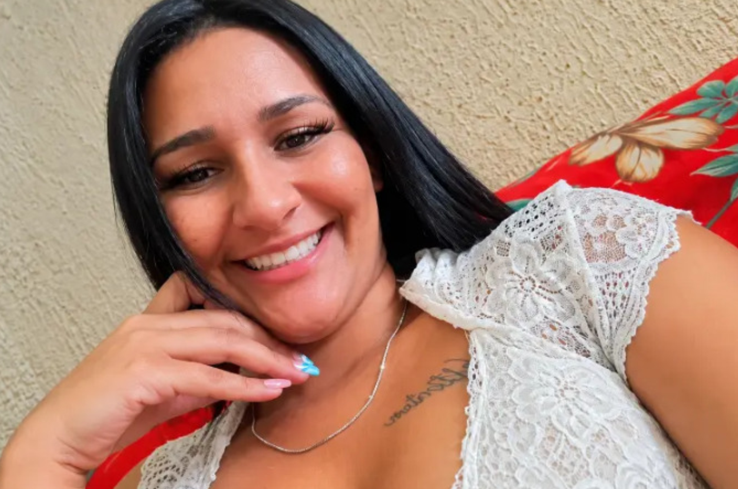 Mulher é levada por homens encapuzados na frente dos filhos pequenos em Maceió