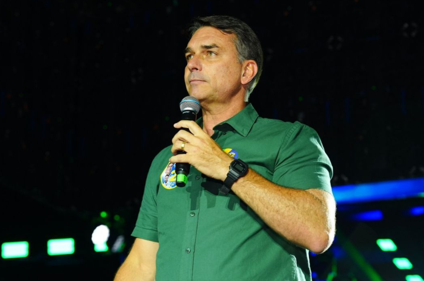 PF apura possível fuga de Flávio Bolsonaro para a Argentina após ordem judicial
