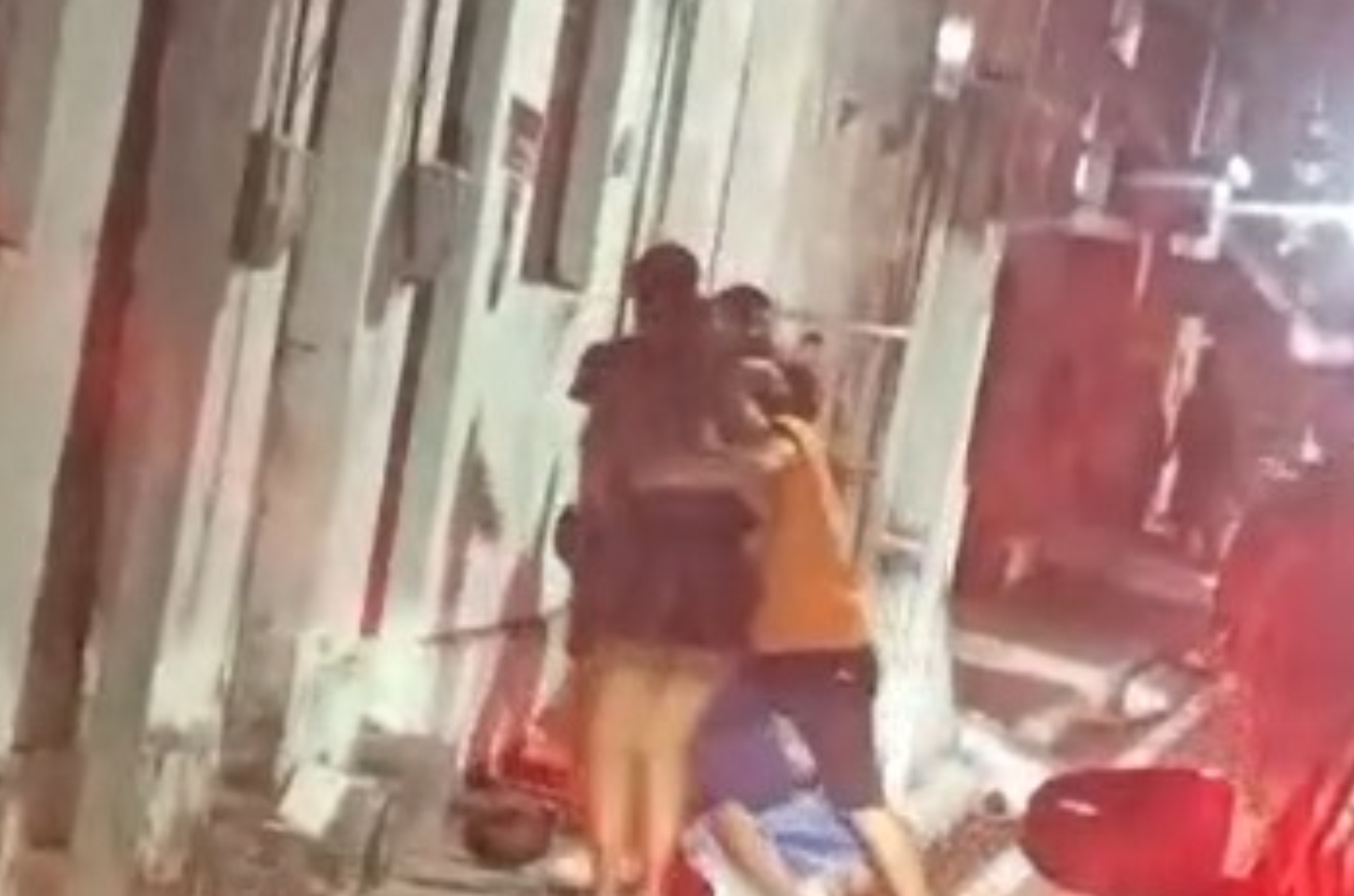 “Se Flávio ganhar, mata as sapatonas”: casal de mulheres é agredido em Igreja Nova em suposto caso de homofobia