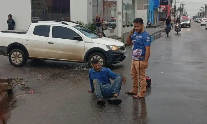 Carro atinge motociclista ao tentar entrar em avenida próximo à Dismoto