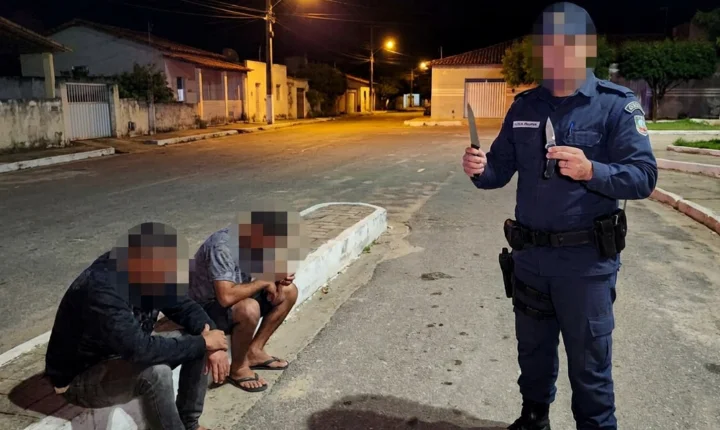 Duas armas brancas são apreendidas durante abordagem em Piaçabuçu