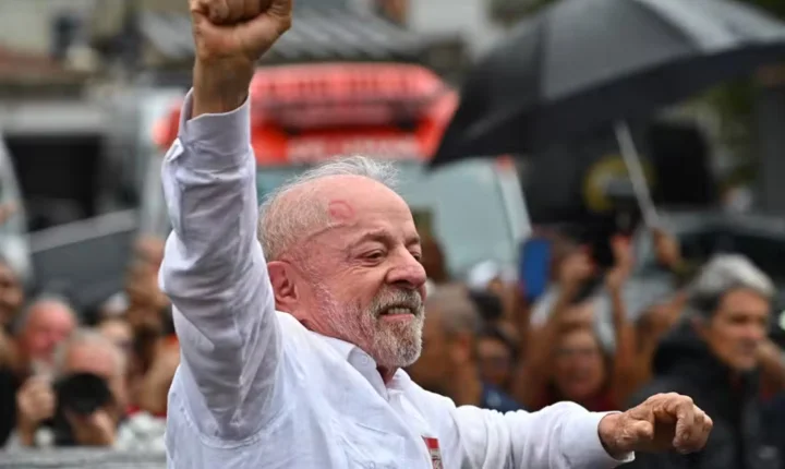 Em virada histórica, Lula derrota Flávio e chega ao quarto mandato como presidente do Brasil