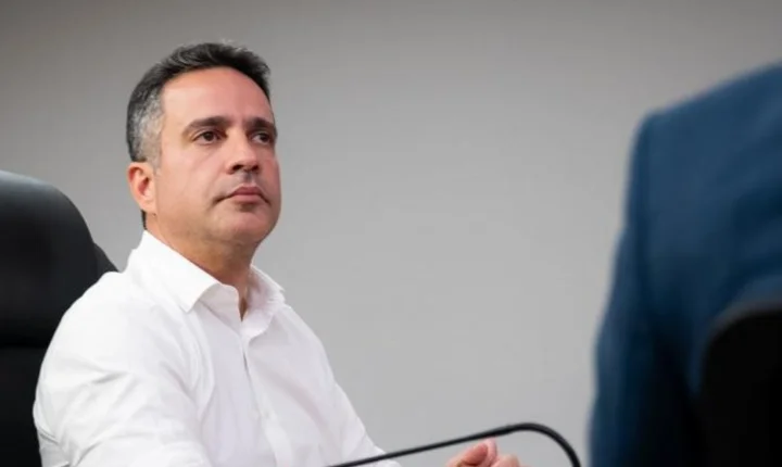 Governo Paulo Dantas coloca terreno à beira-mar à venda por R$ 1,8 milhão mesmo com área invadida