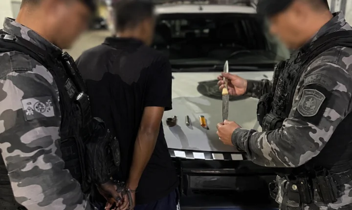 Homem é abordado com faca e cachimbo artesanal durante patrulhamento em Penedo