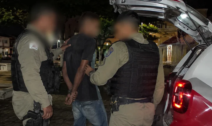 Homem é preso após tentar entrar à força na casa da ex-companheira em Piaçabuçu