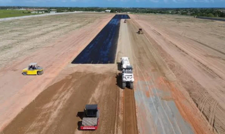 João Lucas questiona investimento no aeroporto de Penedo e defende recursos no Polo Multissetorial para gerar empregos