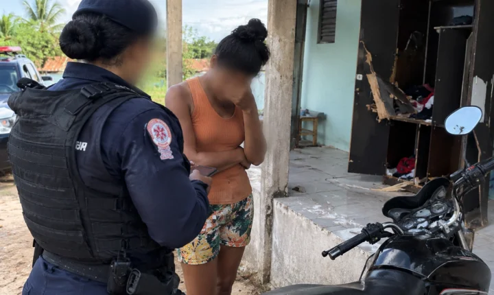 Mulher denuncia companheiro por violência psicológica e danos dentro de casa em Penedo
