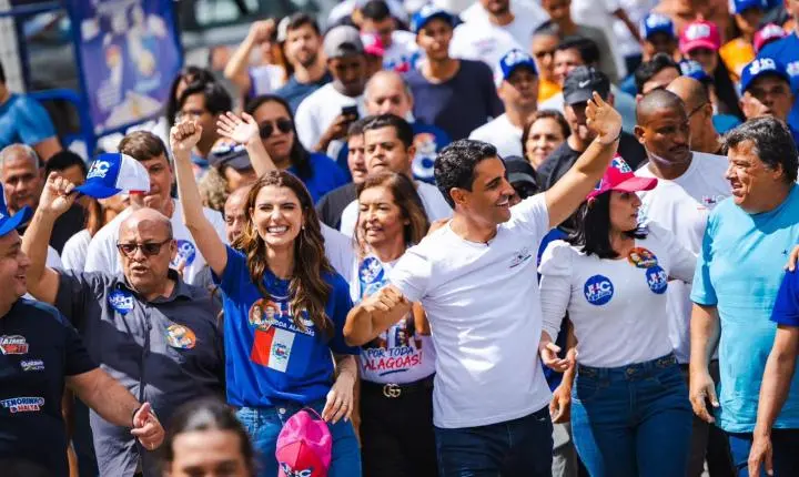 Multidão acompanha JHC em caminhada em União dos Palmares