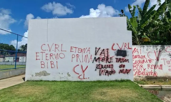 Pichação atribuída ao CV faz ameaças e cita rivais mortos em Coruripe