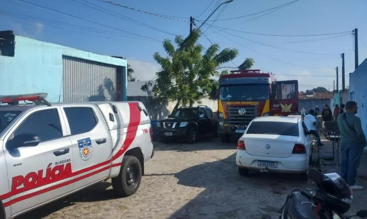 PM atua em incêndio e retira botijão de gás para evitar agravamento das chamas em Penedo